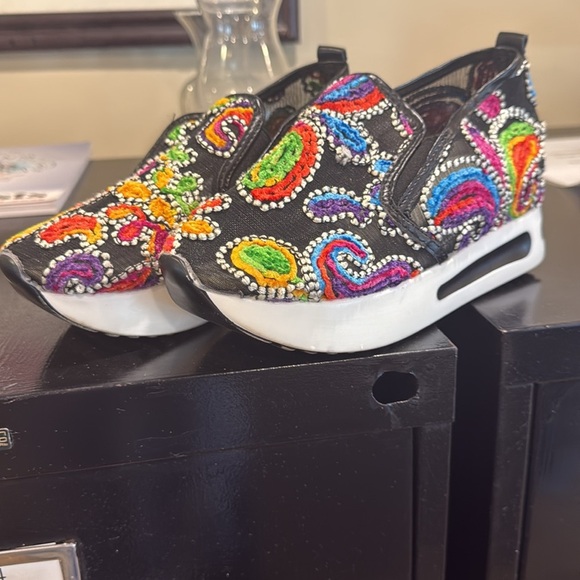 Ladies multicolored lightweight slip on shoe excellent condition, euro 40 US 9.5 - Picture 13 of 14